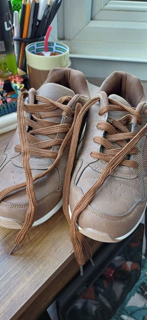 Beckett Trainers - Size 6