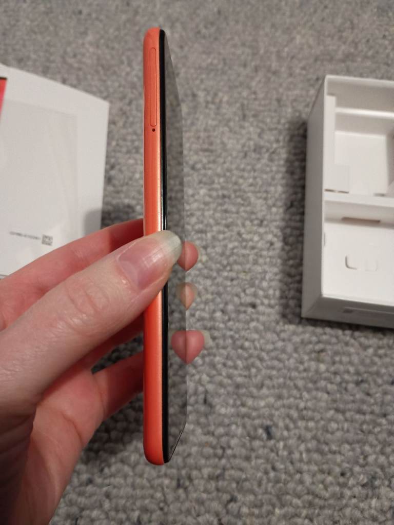 Like New Samsung Galaxy A20e Dual SIM 4G 32GB Unlocked, in Coral, Pristine Condition