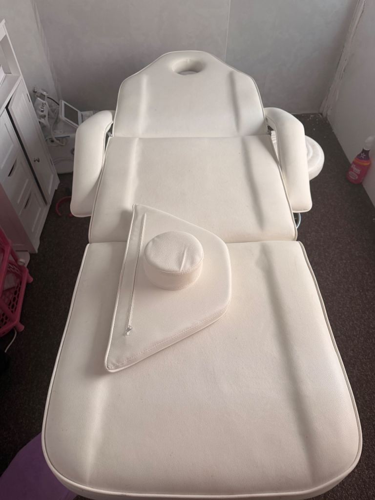 White Portable Massage/Beauty Bed - Good Condition