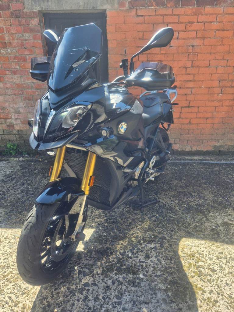 S1000xr  triple black. 