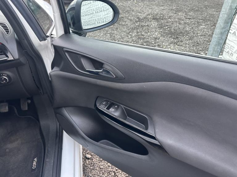 VAUXHALL CORSA 1.4 i Turbo White Edition 2017