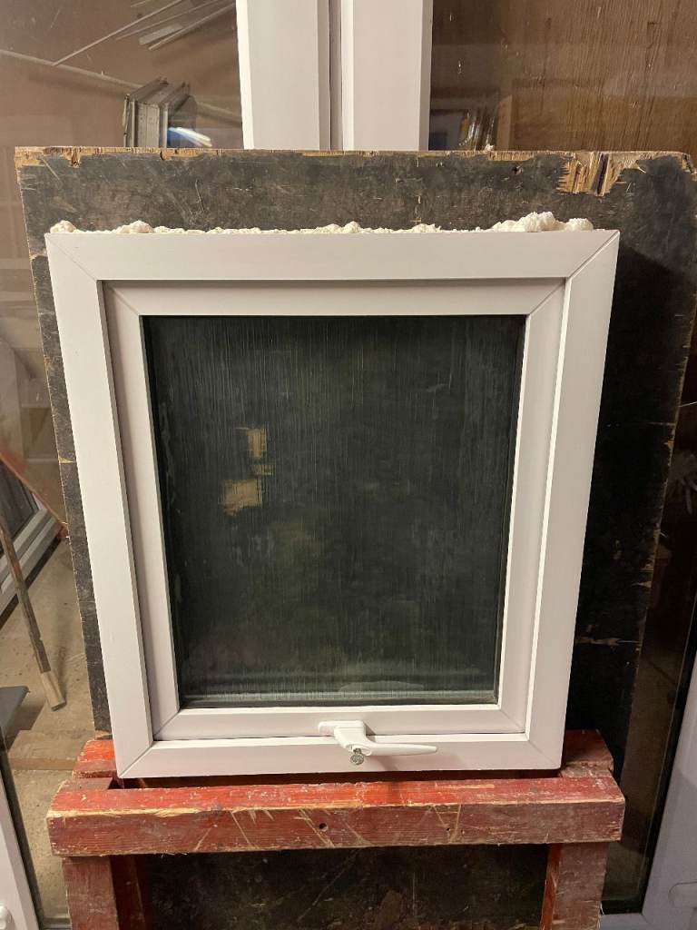 H 71.5 x W 61.5 cm - SMALL UPVC DOUBLE GLAZED WINDOW - OBSCURE GLASS (REF: SJ471) 