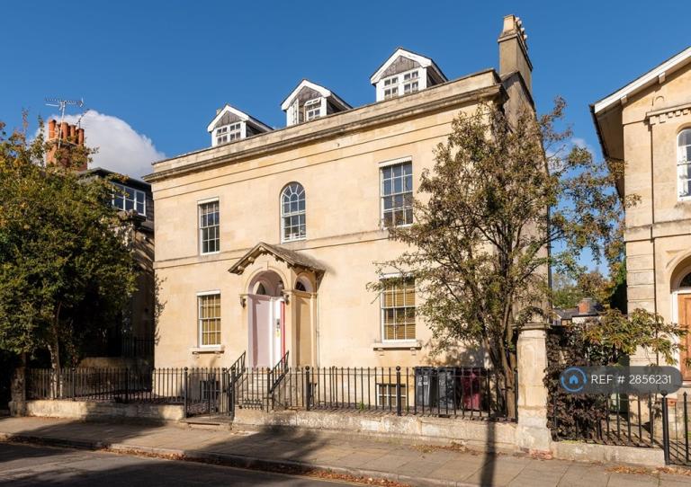1 bedroom flat in Eldon Square, Reading, RG1 (1 bed) (#2856231)