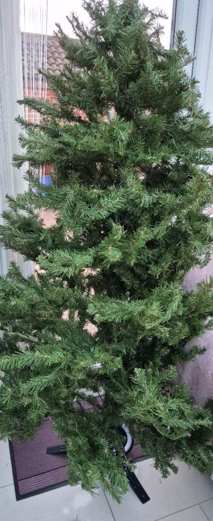 Artificial Christmas Tree – Green, 5 ftGood Condition