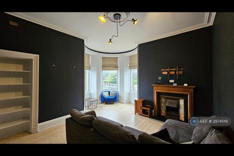 3 bedroom flat in Morningside Road, Edinburgh, EH10 (3 bed) (#2974019)