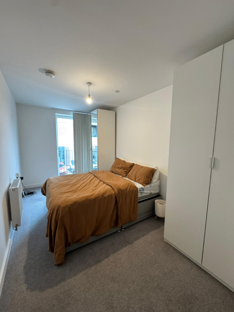 Spacious & Cosy Ensuite Room for Rent in - RM9 6FX