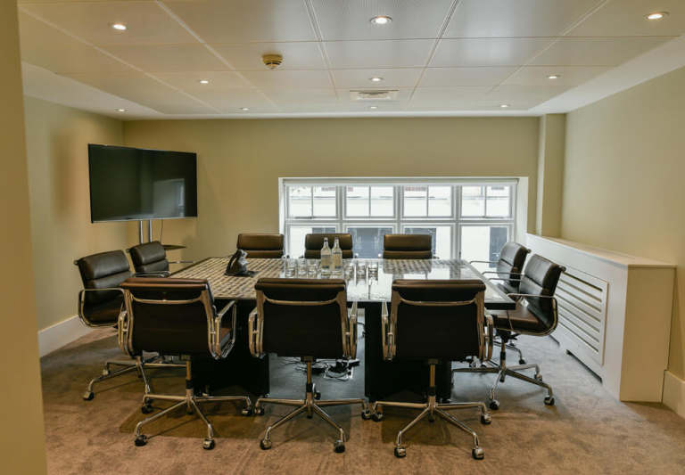 Rent Prime Mayfair Serviced Offices From 2 to 35 People