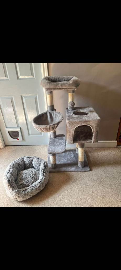 Cat tree with bed