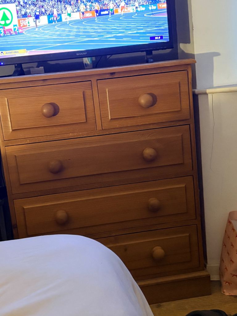 Solid oak chest of drawers