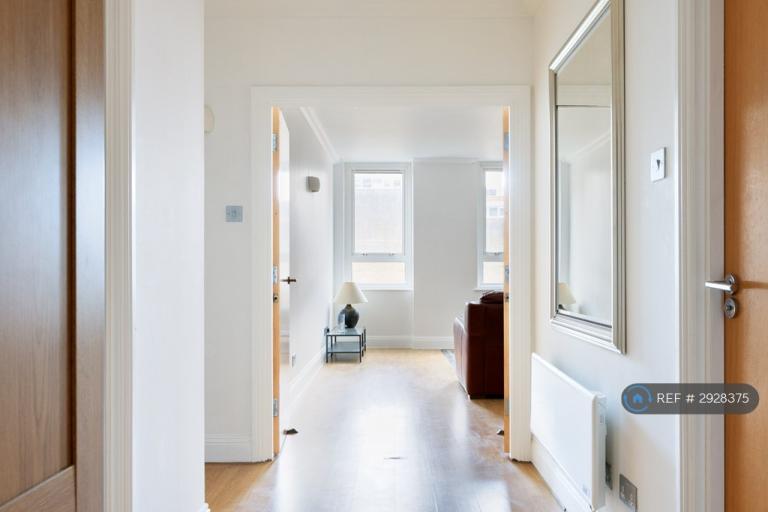 1 bedroom flat in Lanark Square, London, E14 (1 bed) (#2928375)