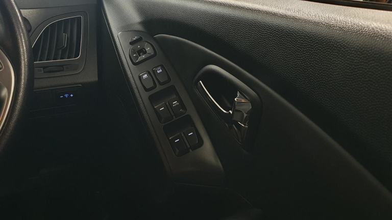 HYUNDAI IX35* 1.7 Crdi * 2wd* DIESEL*26,000 MILES* 1 OWNER* FULL S/HISTORY 