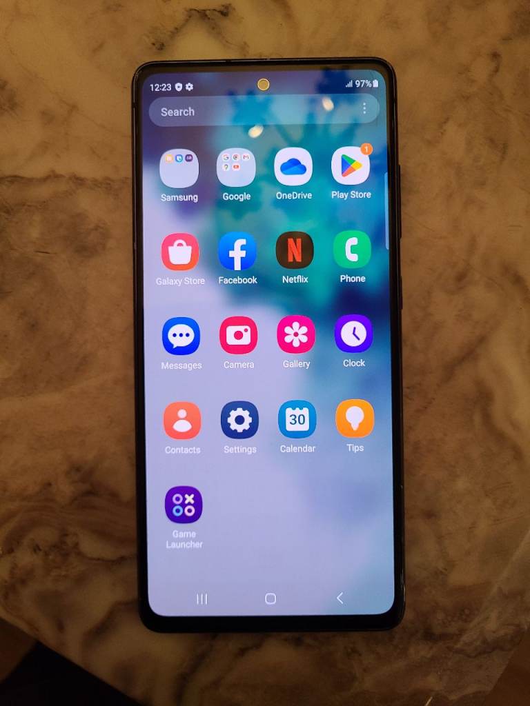 Samsung galaxy s20fe unlocked in excellent condition 