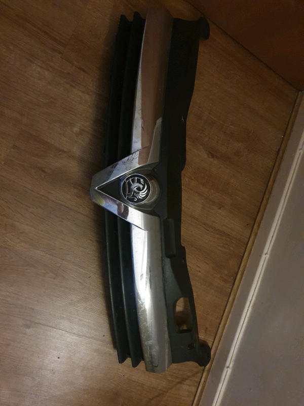 MK5 ASTRA GRILL  x 2 available 