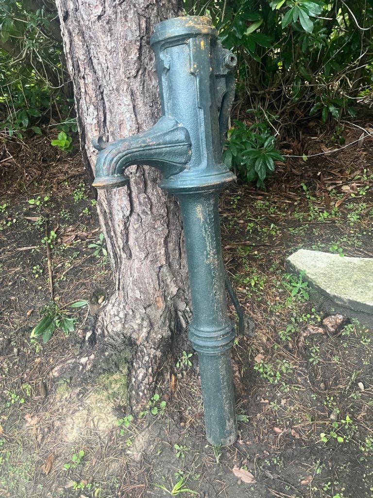 Antique Cast Iron Water Pump 