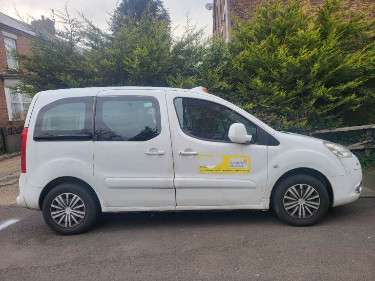 2015 Peugeot Partner 