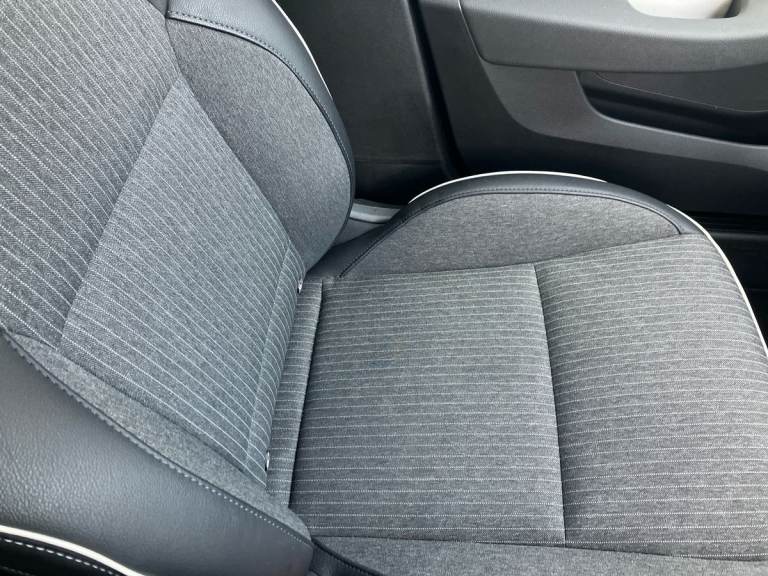 2022 Renault Clio 1.6 E-TECH Hybrid 140 SE Edition 5dr Auto Hatchback PETROL/ELECTRIC Automatic