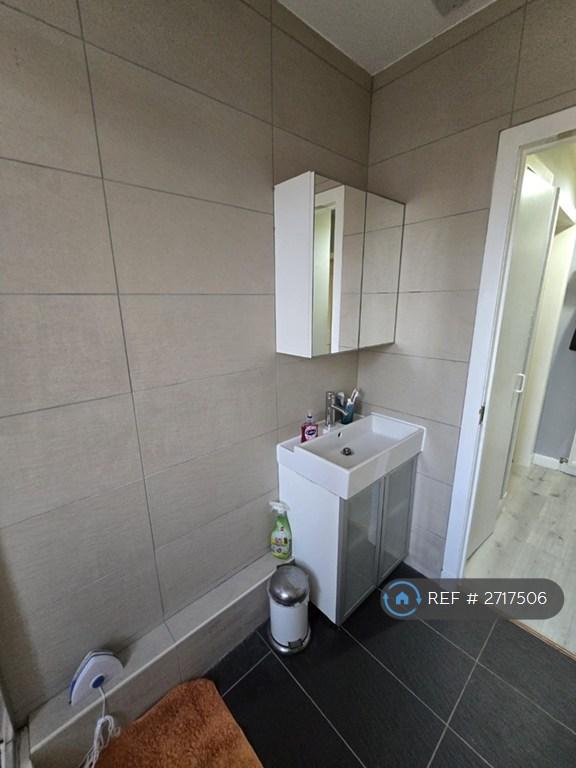 2 bedroom flat in Richmond Place, Edinburgh, EH8 (2 bed) (#2717506)