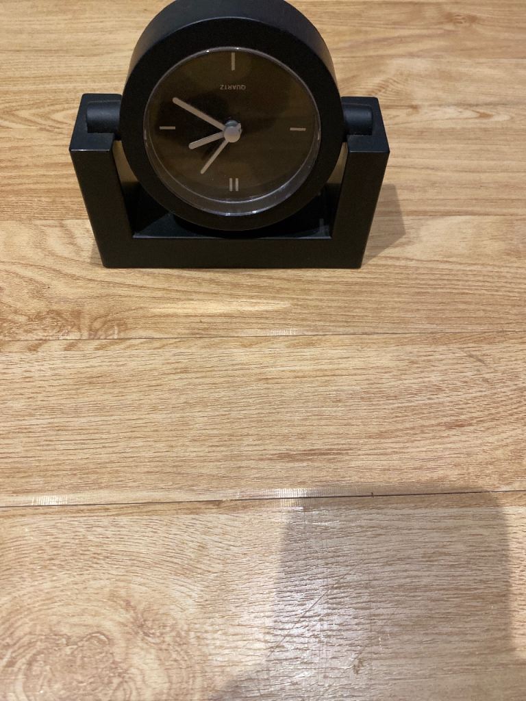 TIKKA Black Modern Desk Clock – In Good Condition