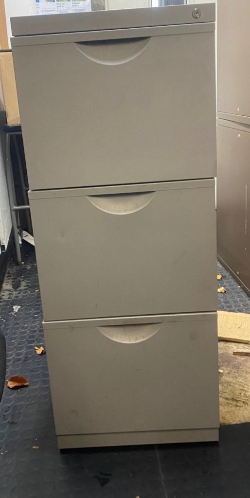 Metal chest of drawers 