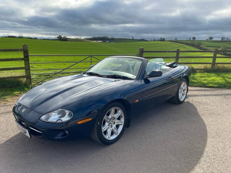 JAGUAR XK8 CONVERTIBLE (blue) 1998