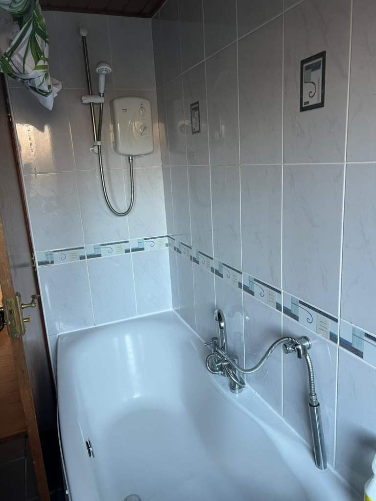 Two bed flat to let