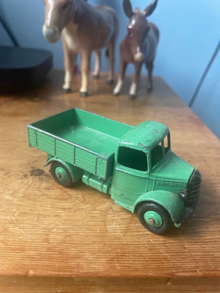 Dinky Toys Bedford Truck 