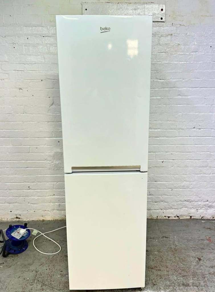 🚐🚐Beautiful Beko 50/50 Fridge Freezer For Sale Works