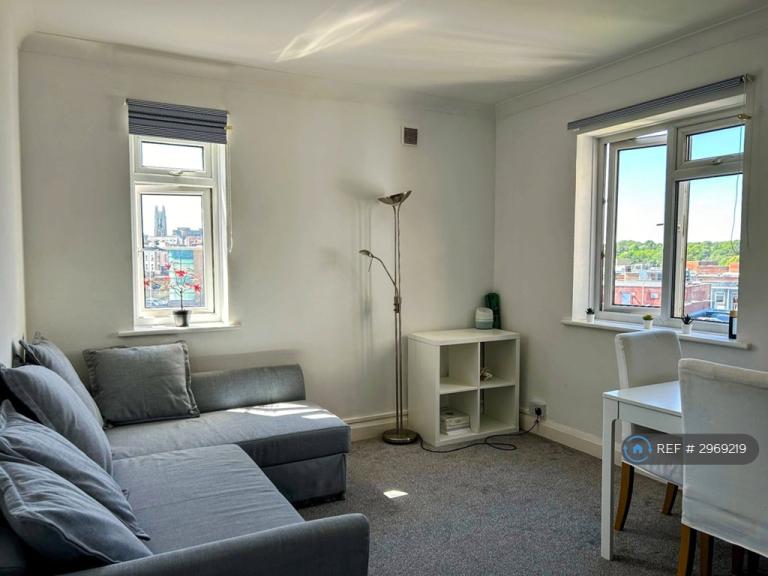 1 bedroom flat in Edmondsham House, Bournemouth, BH2 (1 bed) (#2969219)