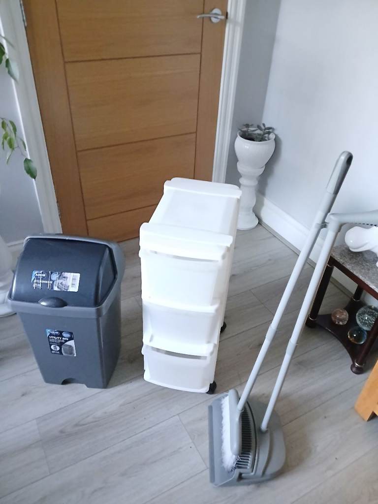 JOB LOT OF USEFUL UTILITY ITEMS INCLUDING PLASTIC DRAWERS, COULD DELIVER.