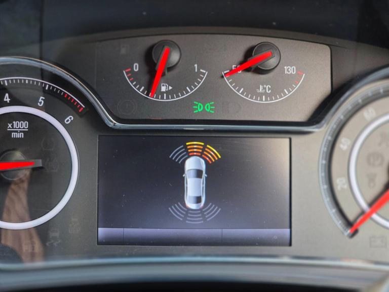 2013 Vauxhall Insignia 2.0 CDTi ecoFLEX Design Nav 5dr [Start Stop] HATCHBACK DIESEL Manual