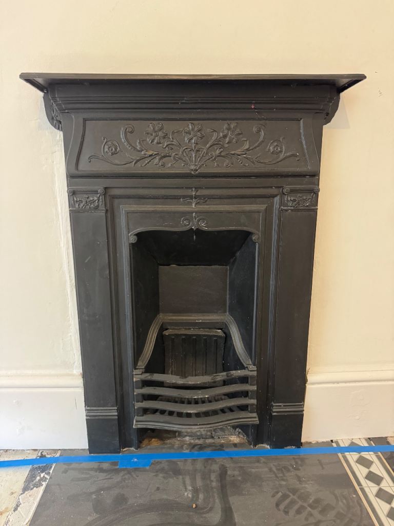 Late Victorian cast iron fireplace 