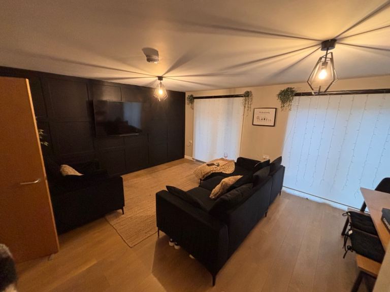  Town house in the west end G11 