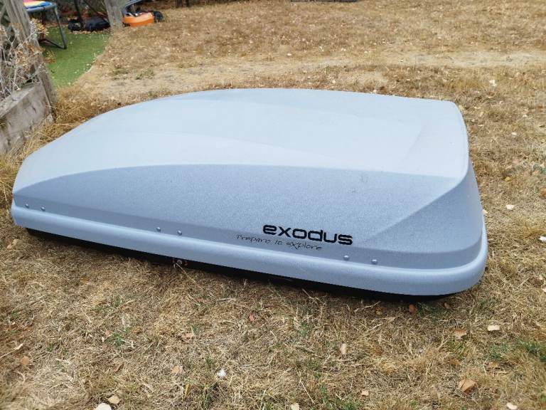 Halfords Exodus 470L Roof Box (Grey) – MINT Condition, Used Only Twice (2 Keys)