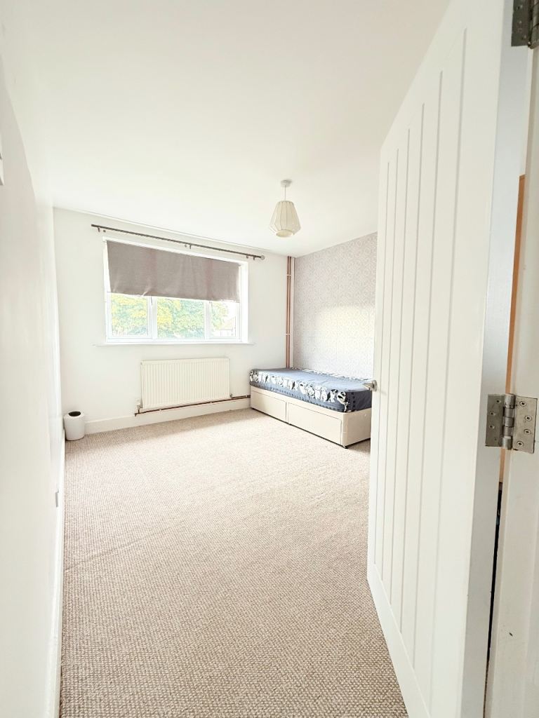 Master Bedroom Available for Rent 