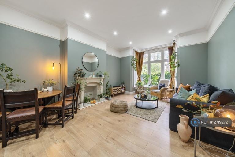 2 bedroom flat in Oak Road, Potternewton, Leeds, LS7 (2 bed) (#2719272)