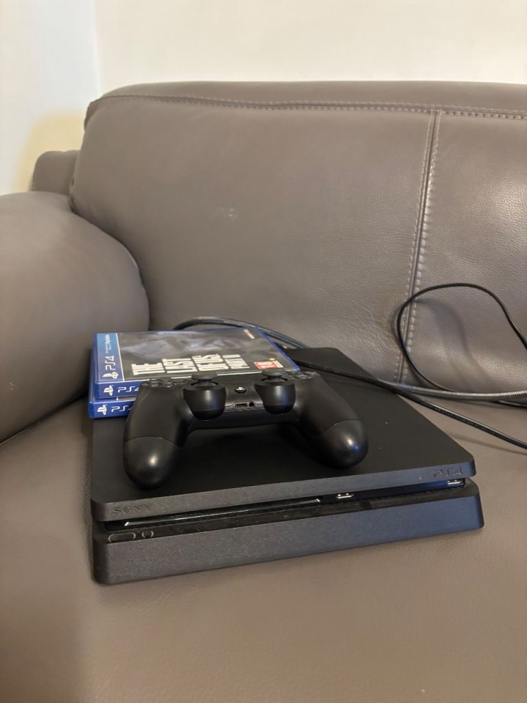 Sony PlayStation 4 (PS4) Slim with Controller and Games – Good Condition