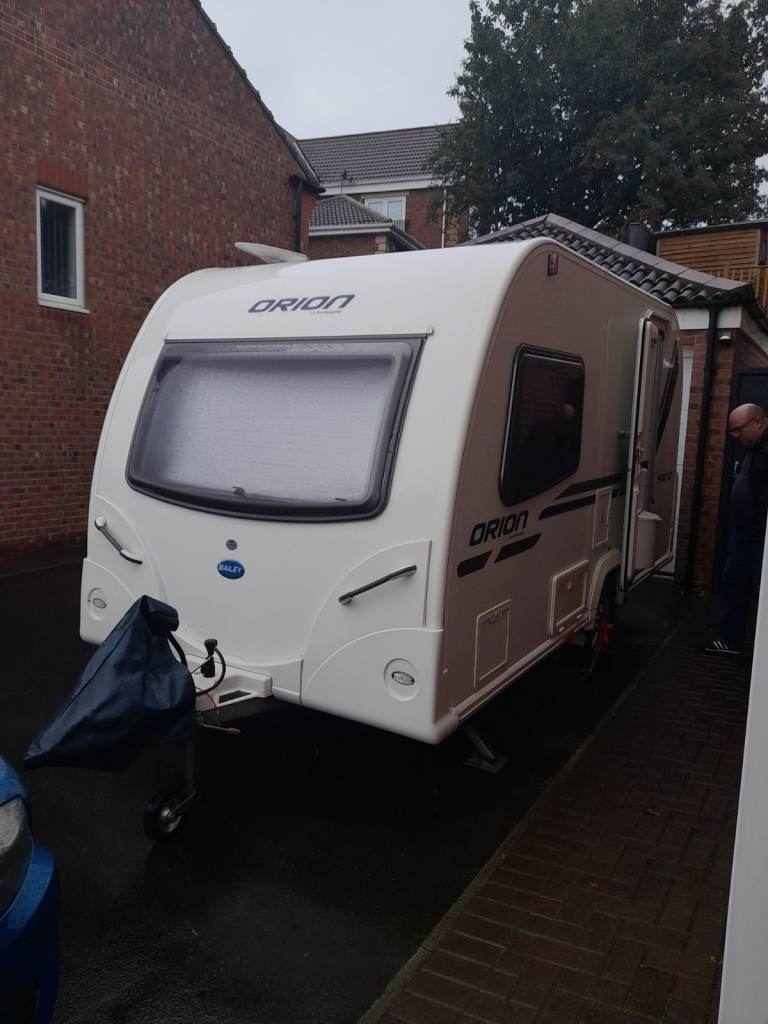 bailey 400/2  2 berth lightweight caravan £4750 ovno