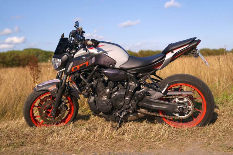 Yamaha MT-07 ABS (2019) - Akrapovic Exhaust, Quadlock Wireless Charging & Datatool Stealth Tracker