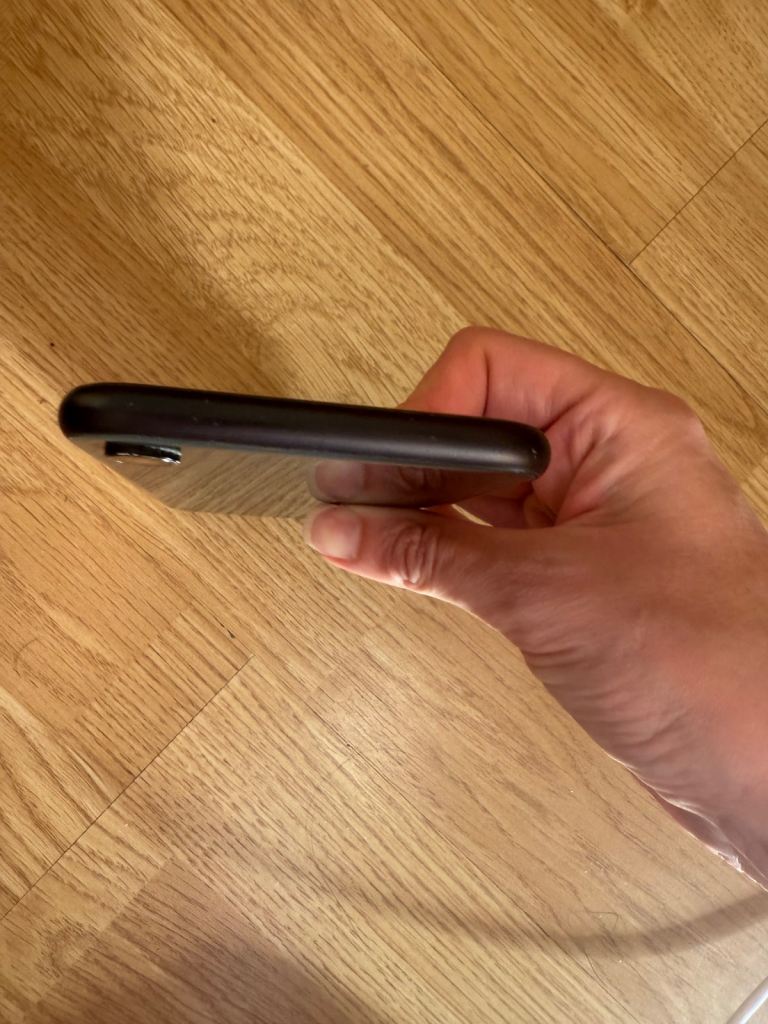 VGC GENUINE APPLE IPHONE XR 64GB + x2 CASETIFY CASES AND APPLE ACCESSORIES