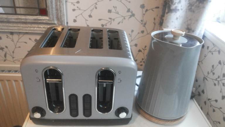 GEORGE HOME TOASTER & KETTLE BUNDLE NICE & CHEAP