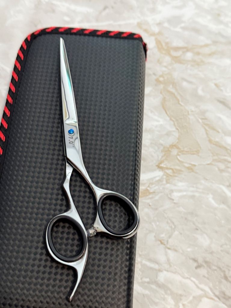 Barber's scissor 