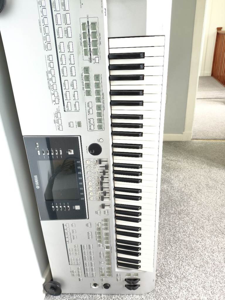 Yamaha Tyros 3 workstation