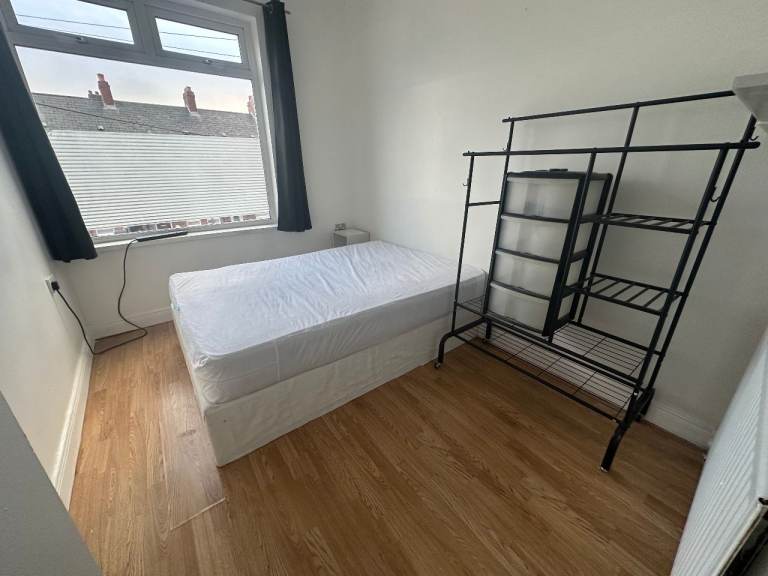 Small double room  – Donegall Road