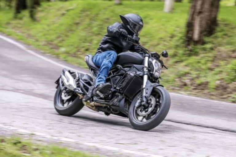 Benelli 502 C Cruiser Custom Motorcycle 500cc A2 Low Seat Like Ducati Diavel