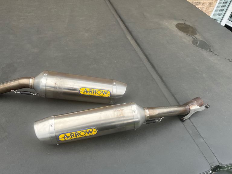Arrow exhaust’s 