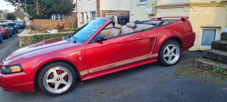 Ford mustang convertable 