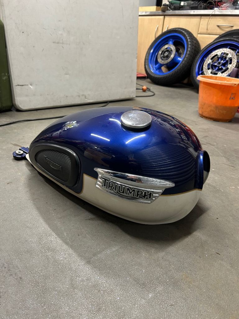 Triumph Bonneville se 865 petrol tank 