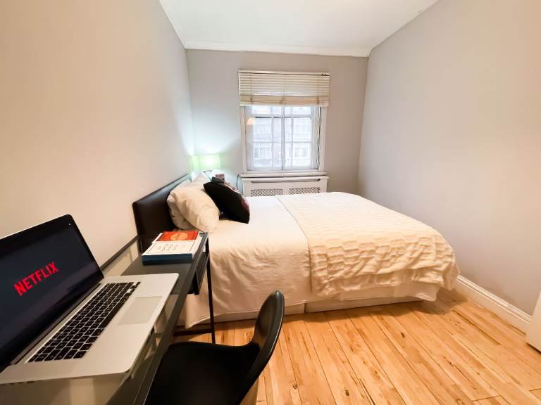 ✨ MODERN DOUBLE ROOM AVAILABLE IN CANARY WHARF 🔑