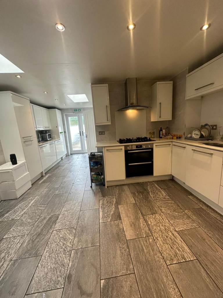 Large Size Room For Rent In  Easton bristol 