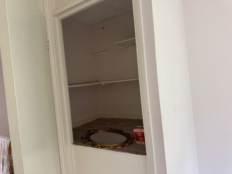1 single bed room